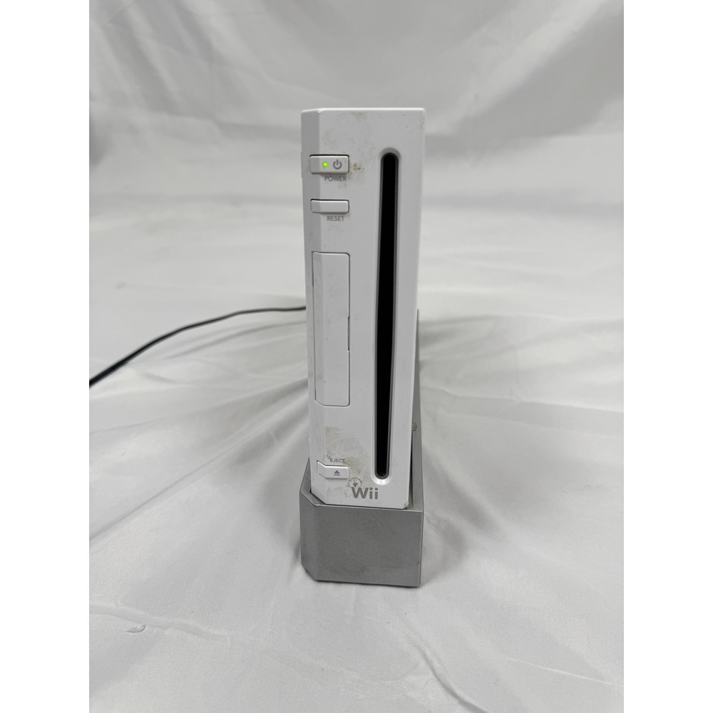 Nintendo Wii Console Bundle with 8 Games, 2 Remotes & Accessories – Tested